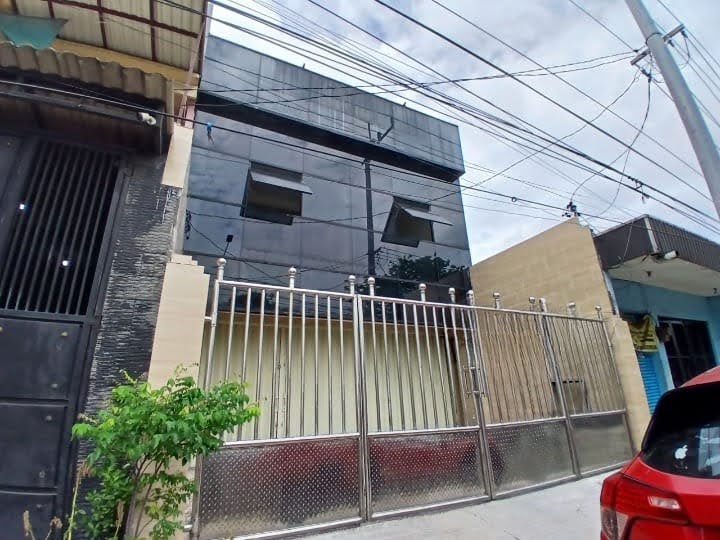 Disewakan ruko lokasi strategis di Sidotopo Lor, Surabaya Utara - Image 1