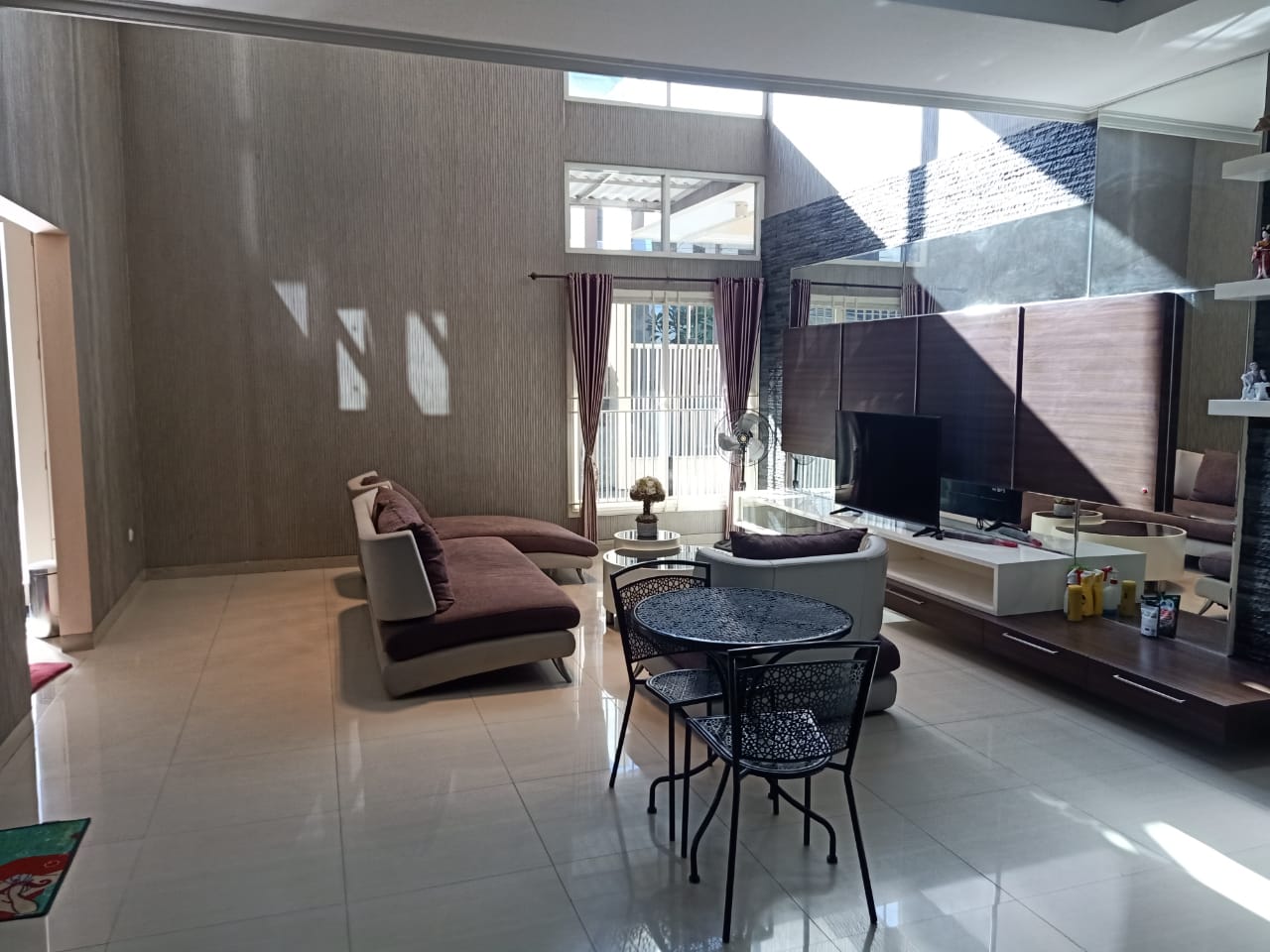 Jual Rumah Baru Darmo Permai Selatan Full Furnished + Elektronik Surabaya Barat - Image 1