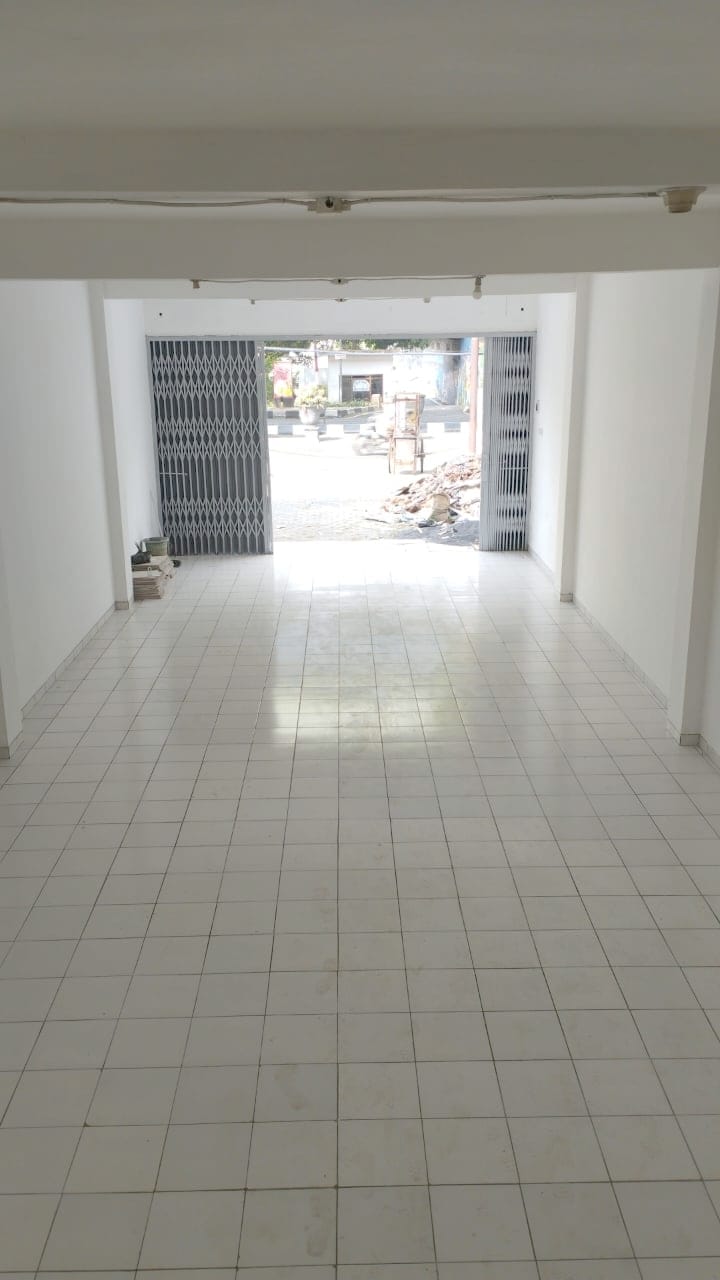 Disewakan Ruko 2 Lantai Jalan Raya A. Yani Utara Kota Malang Jawa Timur - Thumbnail 3