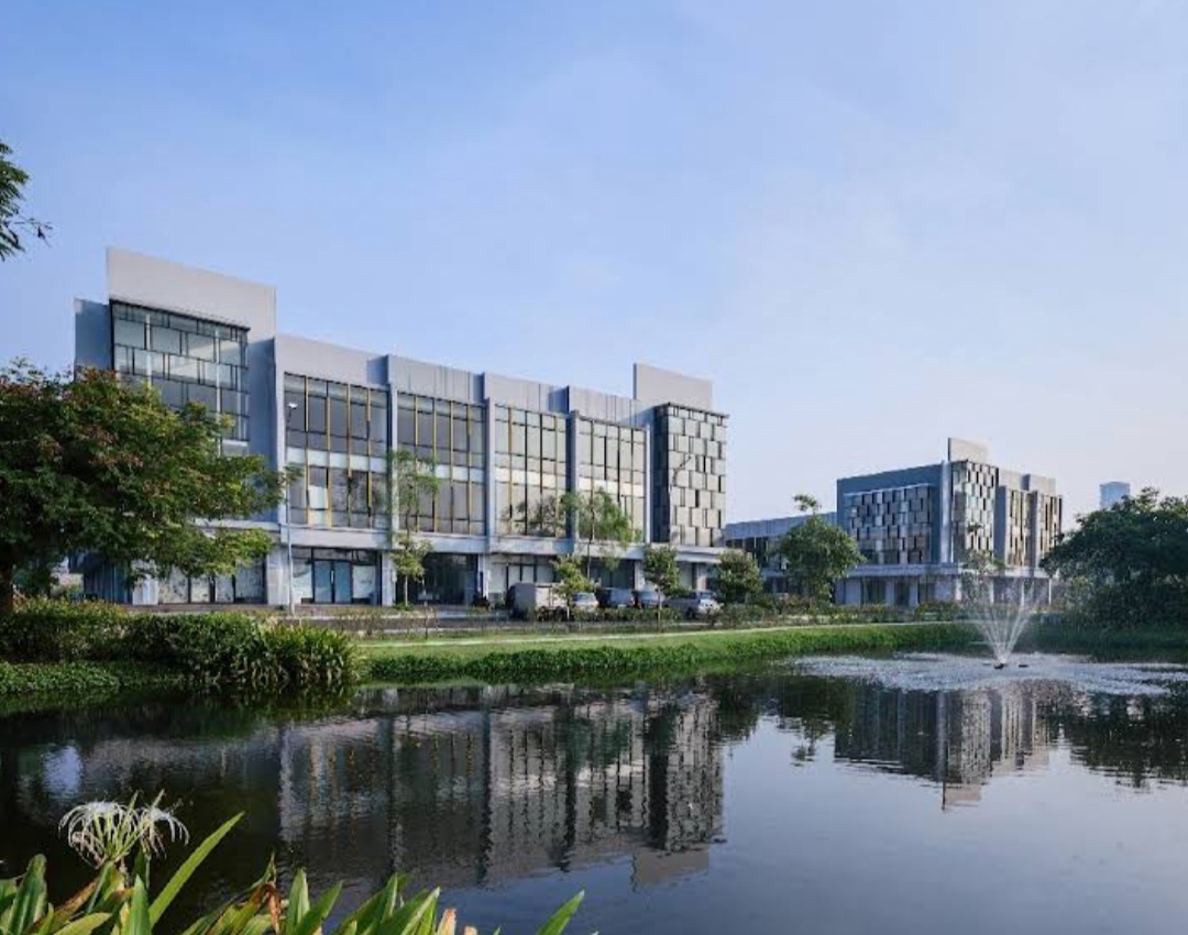 Dijual Ruko Baru Strategis di North Avenue Shophouses New Phase Citraland The Greenlake Surabaya Barat - Thumbnail 2