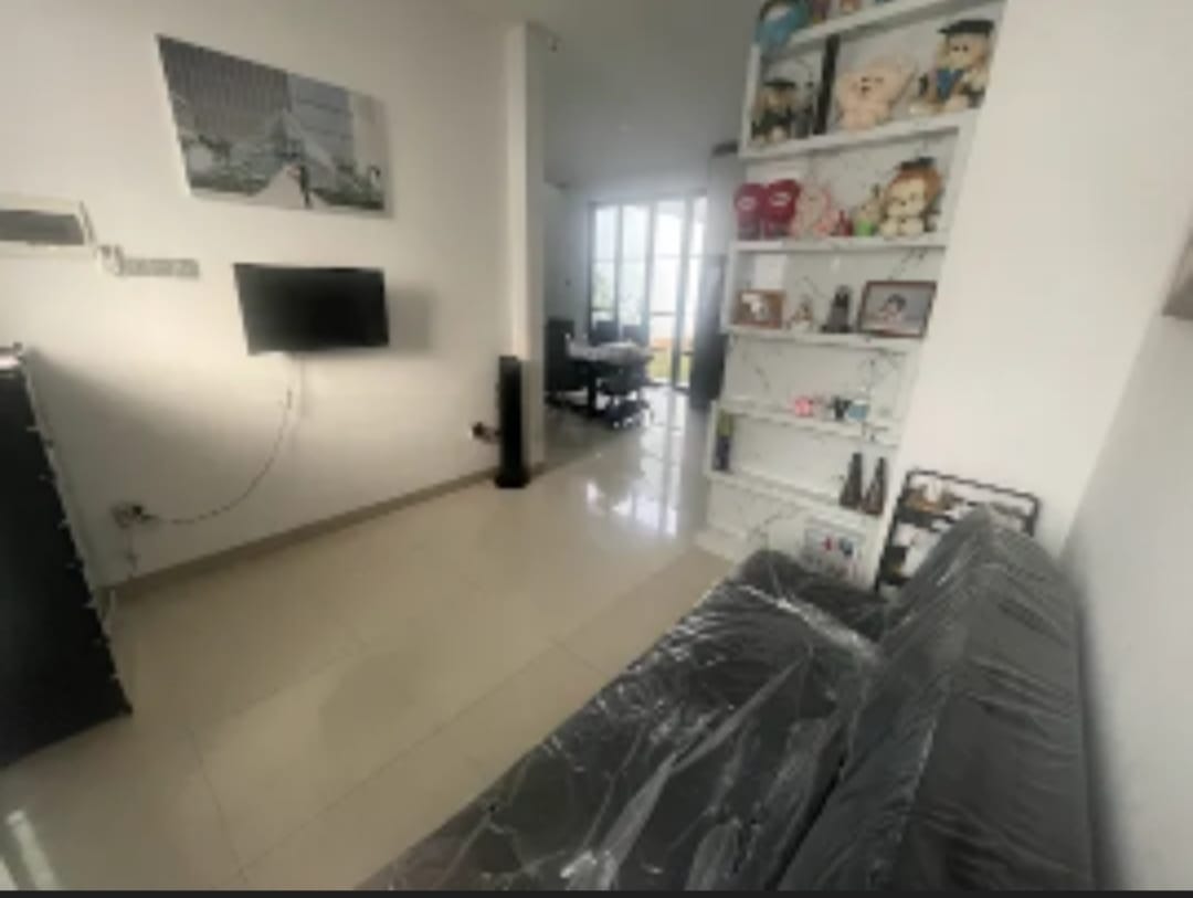 Jual Rumah 2 Lantai Semi Furnish Murah Strategis Tenggilis Mejoyo Selatan Surabaya - Thumbnail 3