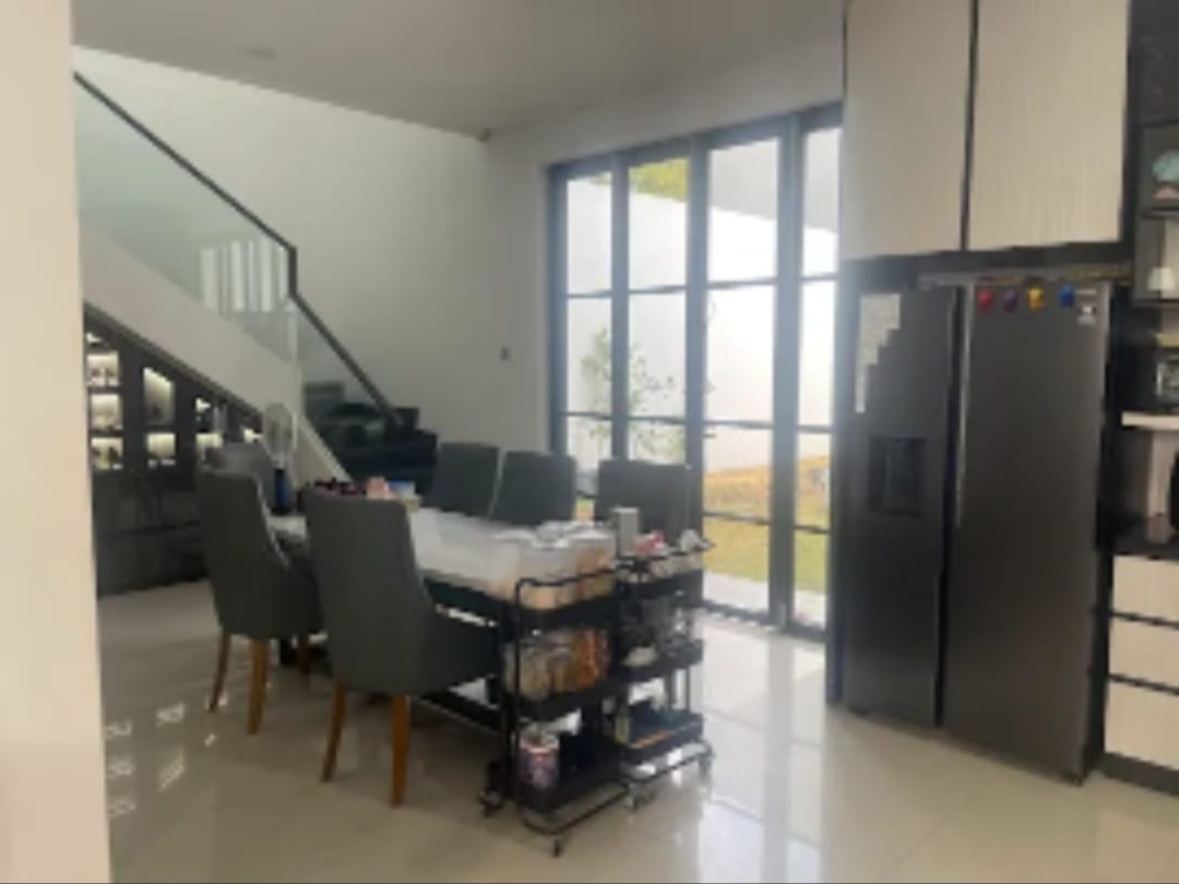 Jual Rumah 2 Lantai Semi Furnish Murah Strategis Tenggilis Mejoyo Selatan Surabaya - Thumbnail 8