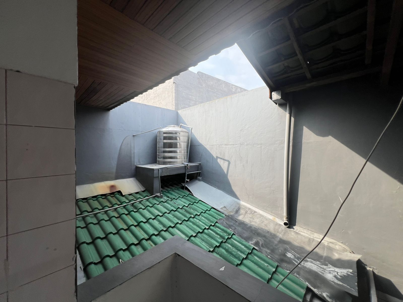 Jual Rumah Full Furnish Bagus Dukuh Kupang Surabaya – Lebar 9 Meter, Siap Huni - Thumbnail 3