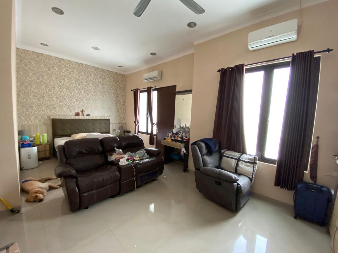 Dijual Rumah 2 Lantai Semi Furnish Alam Hijau Citraland Cuma 1 M-an saja Surabaya Barat - Thumbnail 2