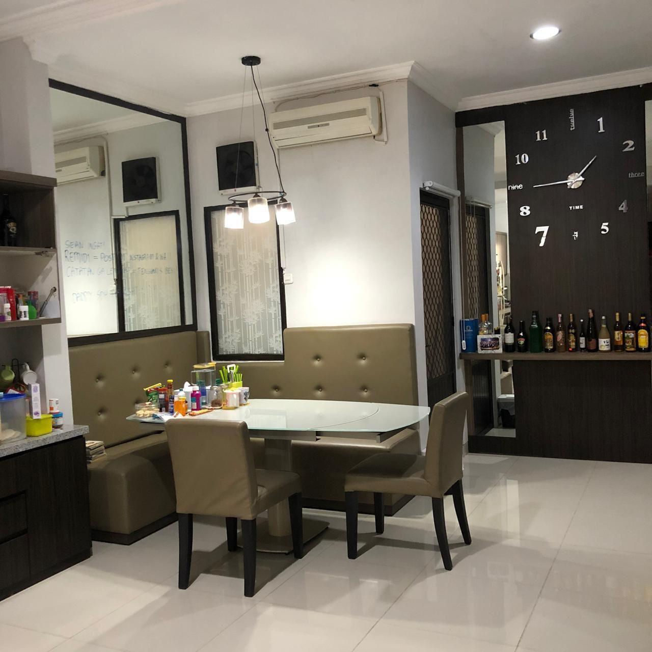 Dijual Rumah 2 Lantai Semi Furnish Alam Hijau Citraland Cuma 1 M-an saja Surabaya Barat - Thumbnail 3