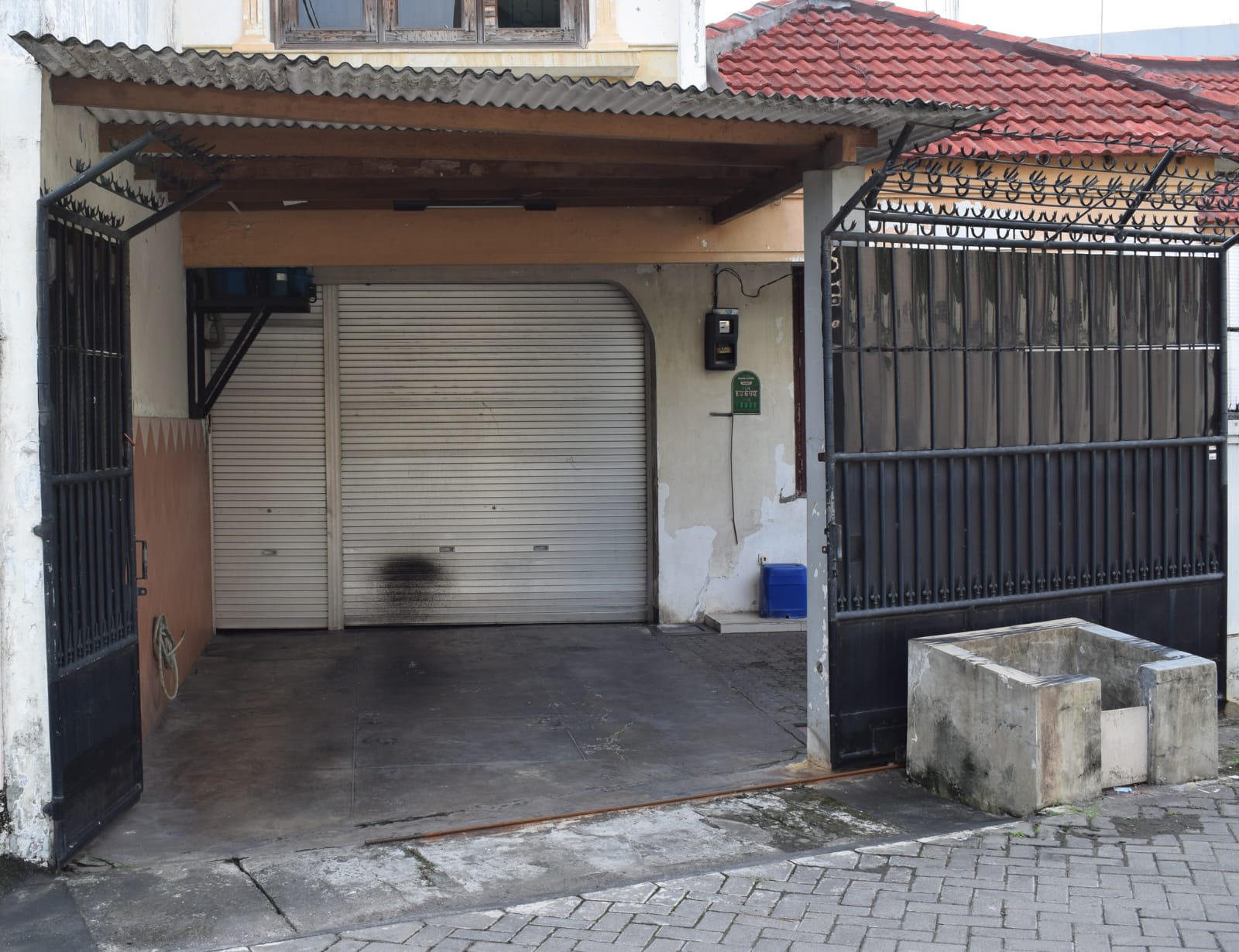 Dijual Rumah Sedang Direnovasi Serah Terima Kondisi Siap Huni Putat Indah Timur Surabaya Barat - Thumbnail 2
