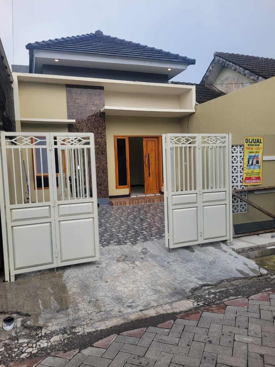Dijual Rumah Mewah tapi Murah Lokasi Strategis Surabaya Barat - Image 1