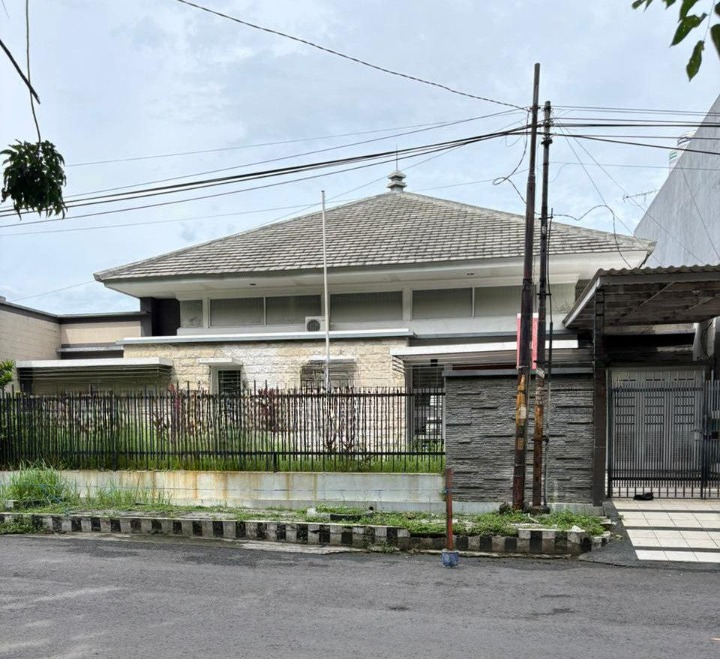 Disewakan Rumah Luas dan Nyaman di Kawasan Eksklusif Kris Kencana Sari Surabaya Barat - Thumbnail 2