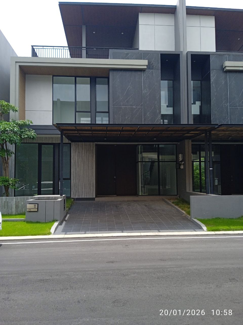 Disewakan Rumah Siap Huni di Kawasan Premium District 9 Admore Citraland Surabaya Barat - Thumbnail 2