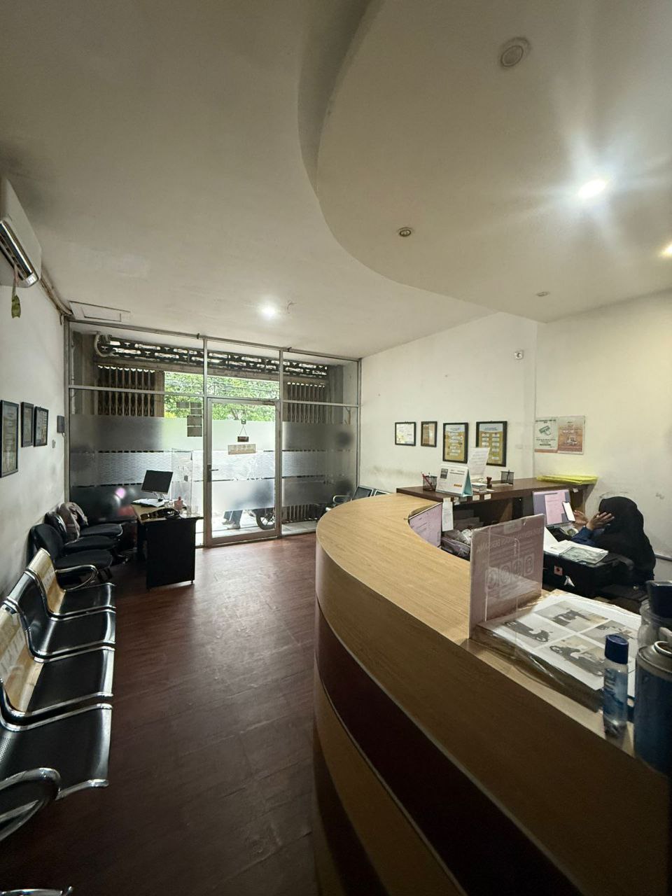 Disewakan Ruko 3 Lantai Lokasi Strategis di Ngagel Jaya Surabaya Timur - Thumbnail 3