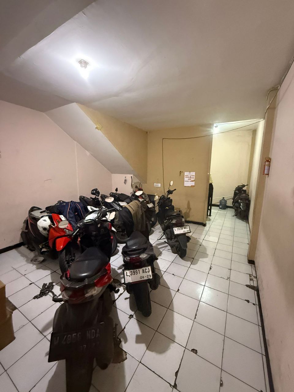 Disewakan Ruko 3 Lantai Lokasi Strategis di Ngagel Jaya Surabaya Timur - Thumbnail 6