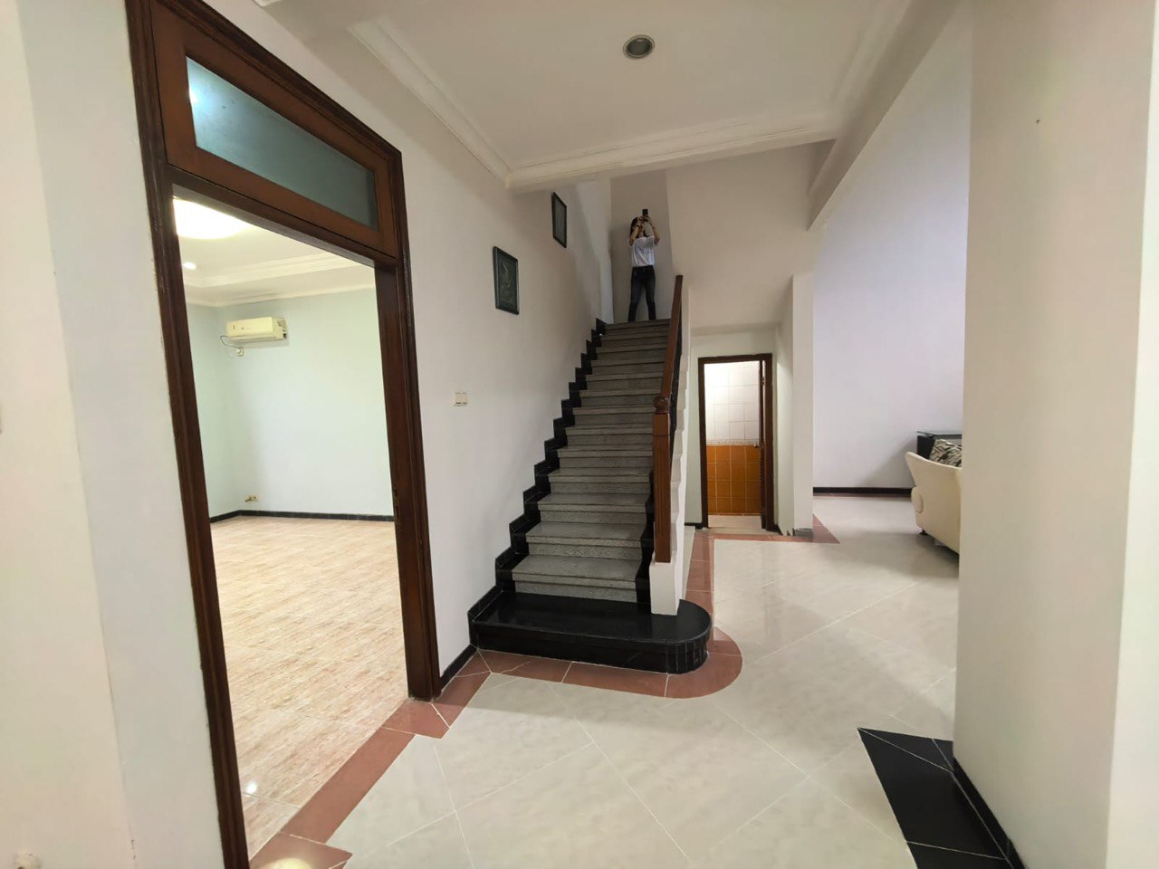 Dijual Rumah Mewah Renovasi Seperti Baru di Villa Bukit Mas Surabaya Barat - Thumbnail 6