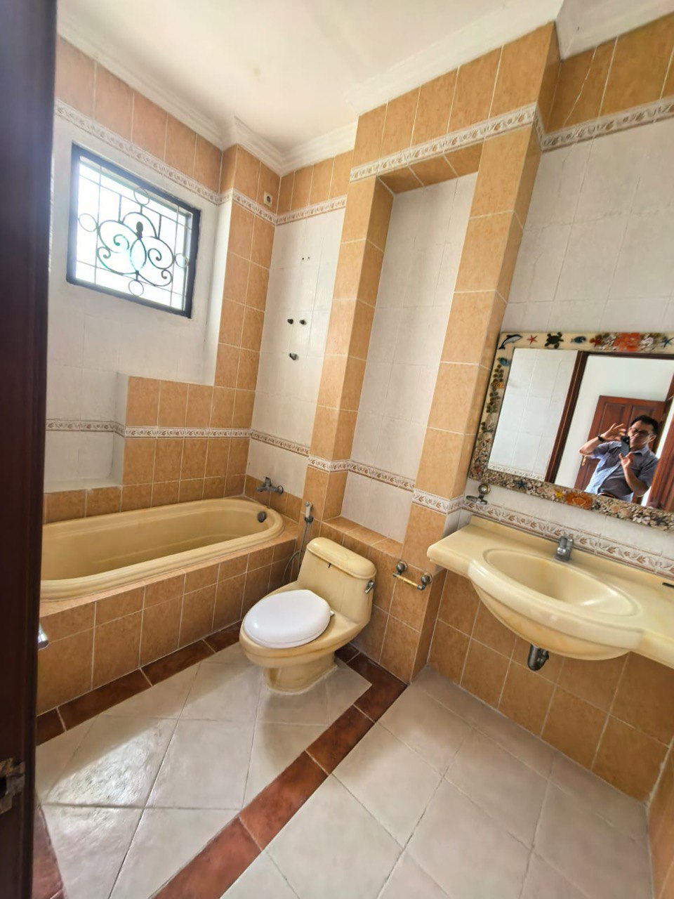 Dijual Rumah Mewah Renovasi Seperti Baru di Villa Bukit Mas Surabaya Barat - Thumbnail 7