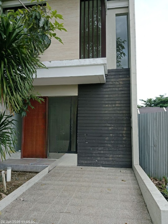 Dijual Rumah 2 Lantai Dekat Swimming Pool di Northwest Lake Citraland Surabaya Barat - Image 1