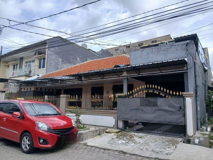 Dijual Rumah Strategis 3 lantai Lokasi Nol Jalan Raya Dukuh Kupang Barat Surabaya Barat - Image 1