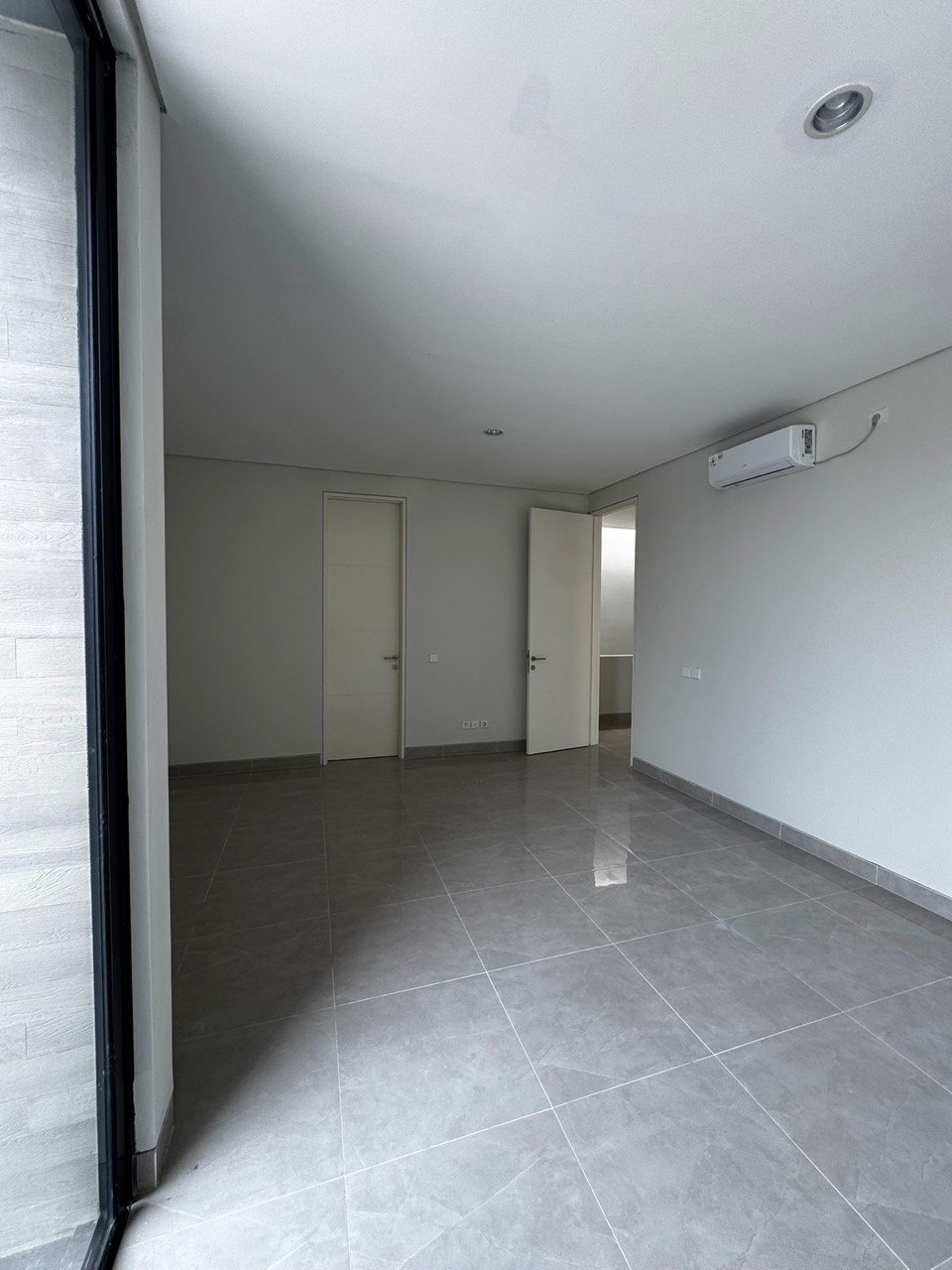 Disewakan Rumah Baru Minimalis Pelican Hill Citraland Surabaya Barat - Thumbnail 4