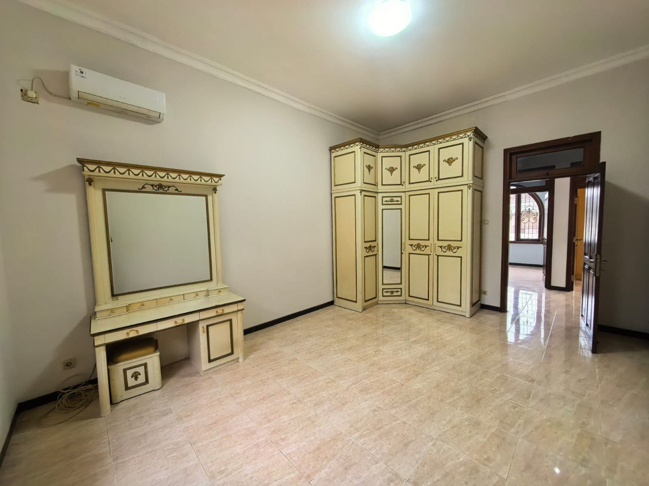 Dijual Rumah Mewah Renovasi Seperti Baru di Villa Bukit Mas Surabaya Barat - Thumbnail 6