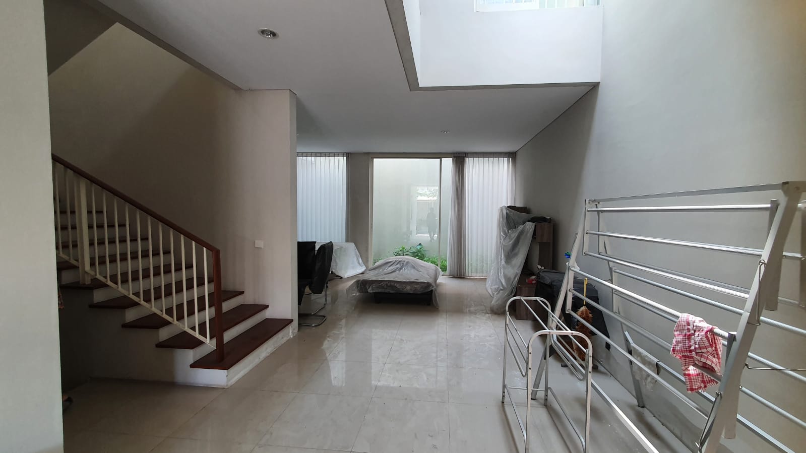 Dijual Rumah Nyaman di Greenlake Citraland Surabaya Barat - Thumbnail 3