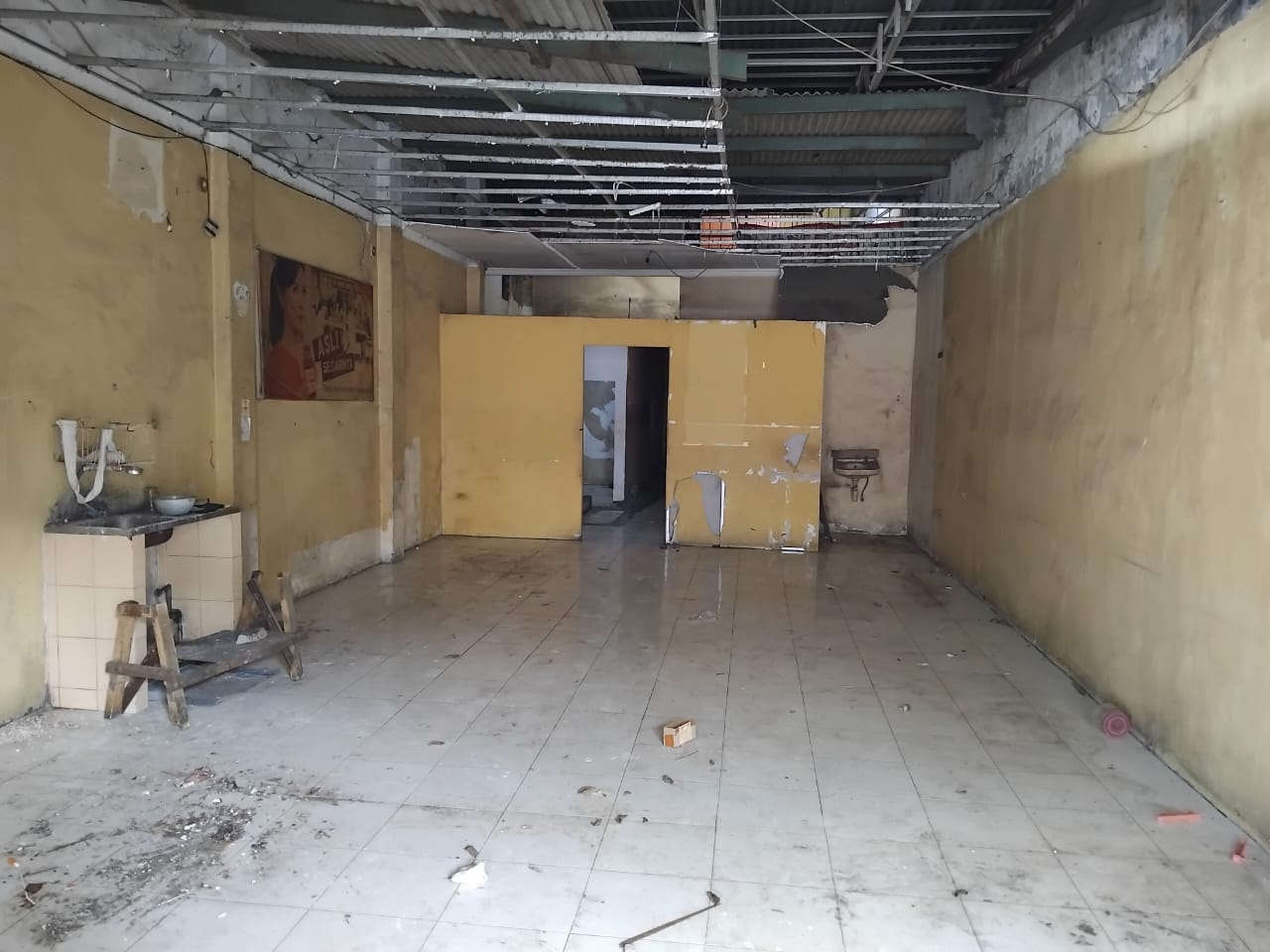 Disewakan Rumah Usaha di Raya Wiyung Surabaya Selatan - Thumbnail 2