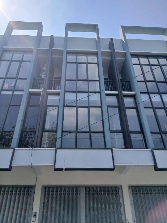 Dijual Ruko 3 Lantai Lokasi Premium di Nol Jalan Raya Wiyung Surabaya Barat - Image 1