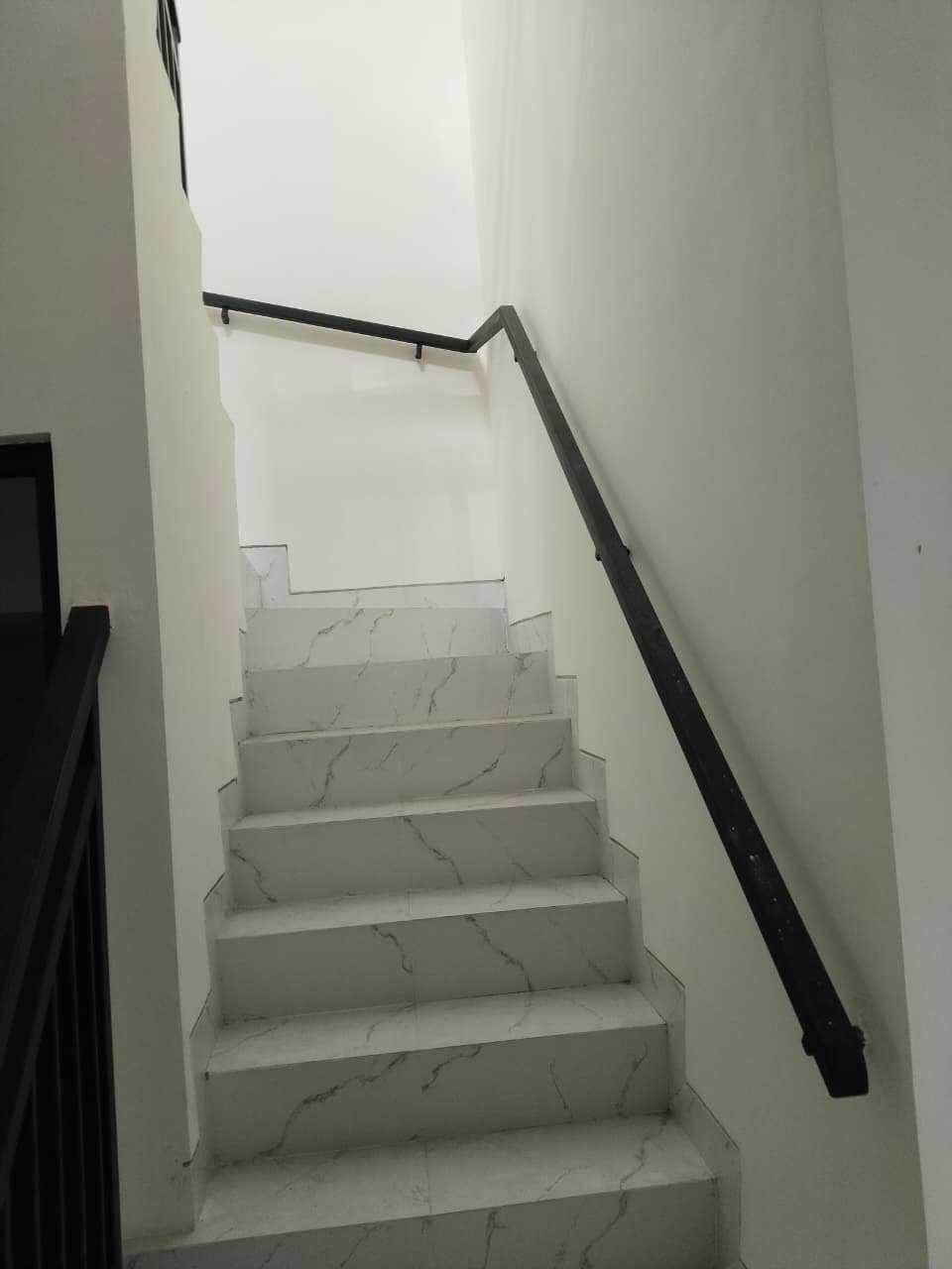 Dijual Rumah Baru 2 Lantai di Semolowaru Tengah Surabaya Timur - Thumbnail 3