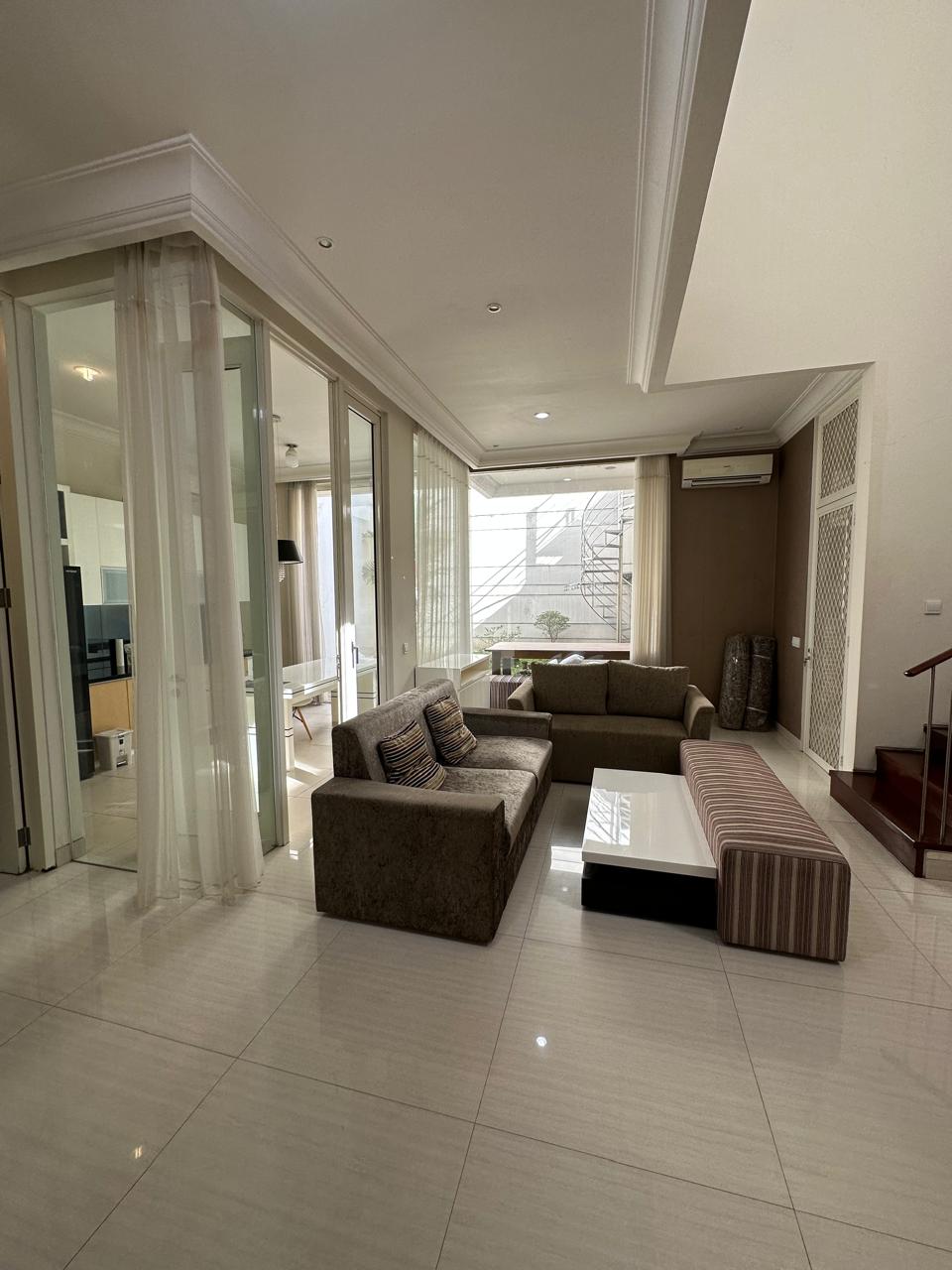 Dijual/Disewakan Rumah Larizwood, Pakuwon Indah Surabaya Barat - Thumbnail 2