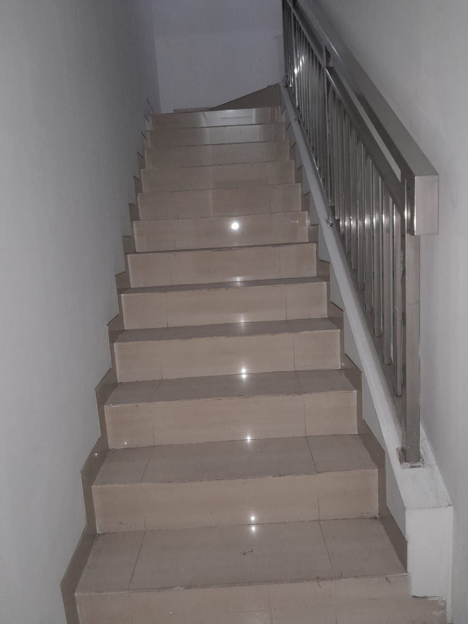 Disewakan Ruko 3 Lantai Siap Pakai di Ploso Surabaya Timur - Thumbnail 8