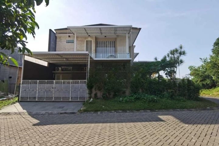 Dijual Rumah Mewah 2 Lantai Lokasi Premium di Eastwood Citraland Surabaya Barat - Image 1
