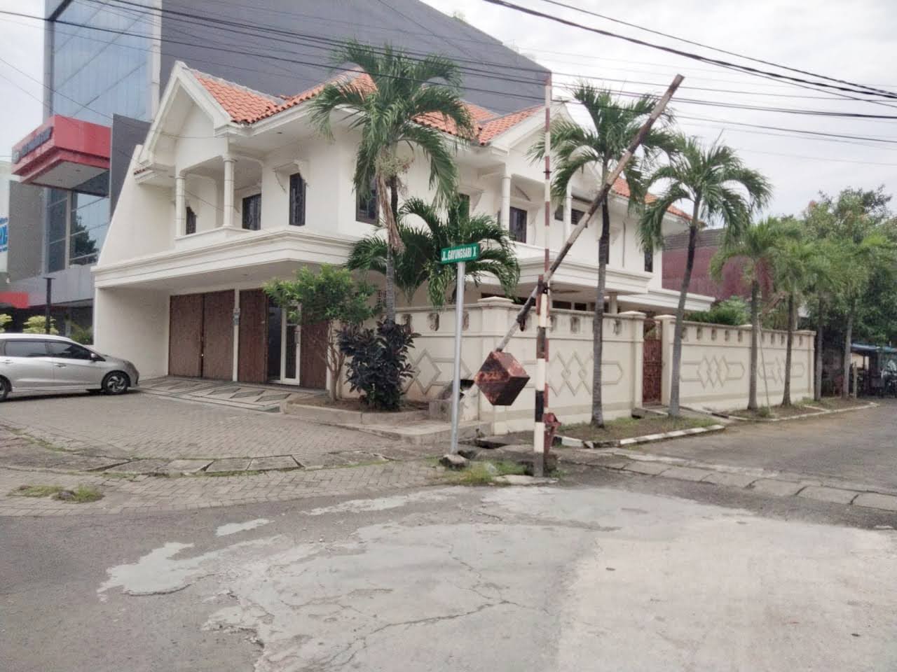 Dijual Rumah Usaha Strategis di Gayungsari Surabaya Selatan - Image 1