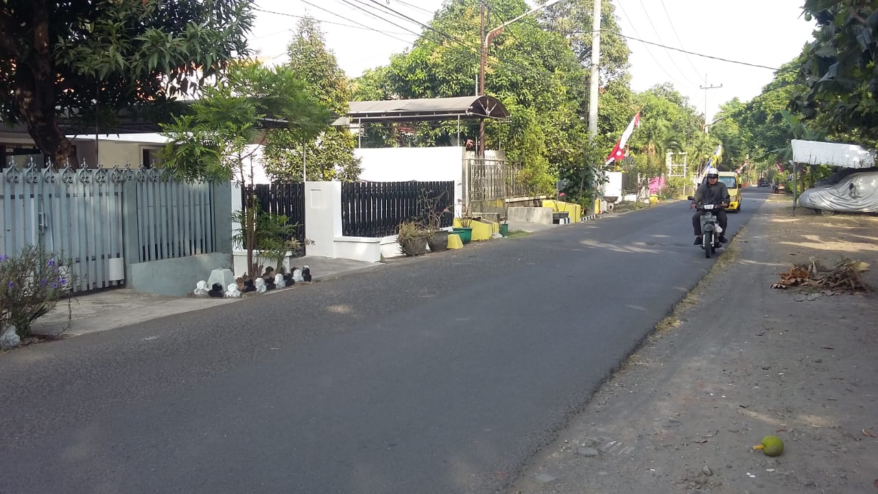 Dijual Rumah Strategis Dua Lantai di Ketintang Surabaya Selatan - Thumbnail 2