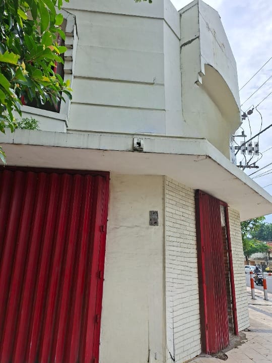 Dijual / Disewakan Ruko 1.5 Lantai Posisi Hook di Blauran Surabaya Pusat - Thumbnail 2