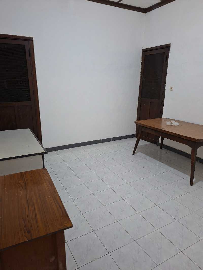 Disewakan Rumah Kantor Siap Huni Lokasi Strategis di Jalan Muria Surabaya Barat - Thumbnail 5