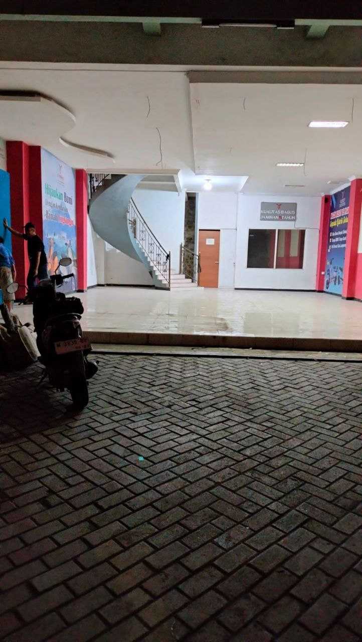 Disewakan Ruko Strategis 2 Lantai di Dukuh Kupang Surabaya Barat - Thumbnail 3