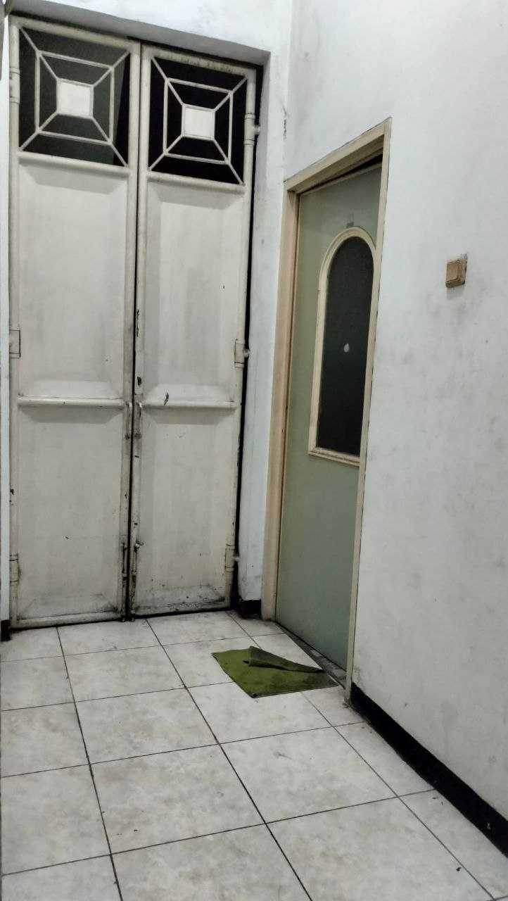 Disewakan Ruko Strategis 2 Lantai di Dukuh Kupang Surabaya Barat - Thumbnail 6