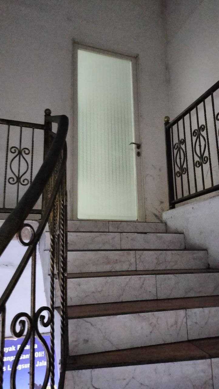 Disewakan Ruko Strategis 2 Lantai di Dukuh Kupang Surabaya Barat - Thumbnail 8