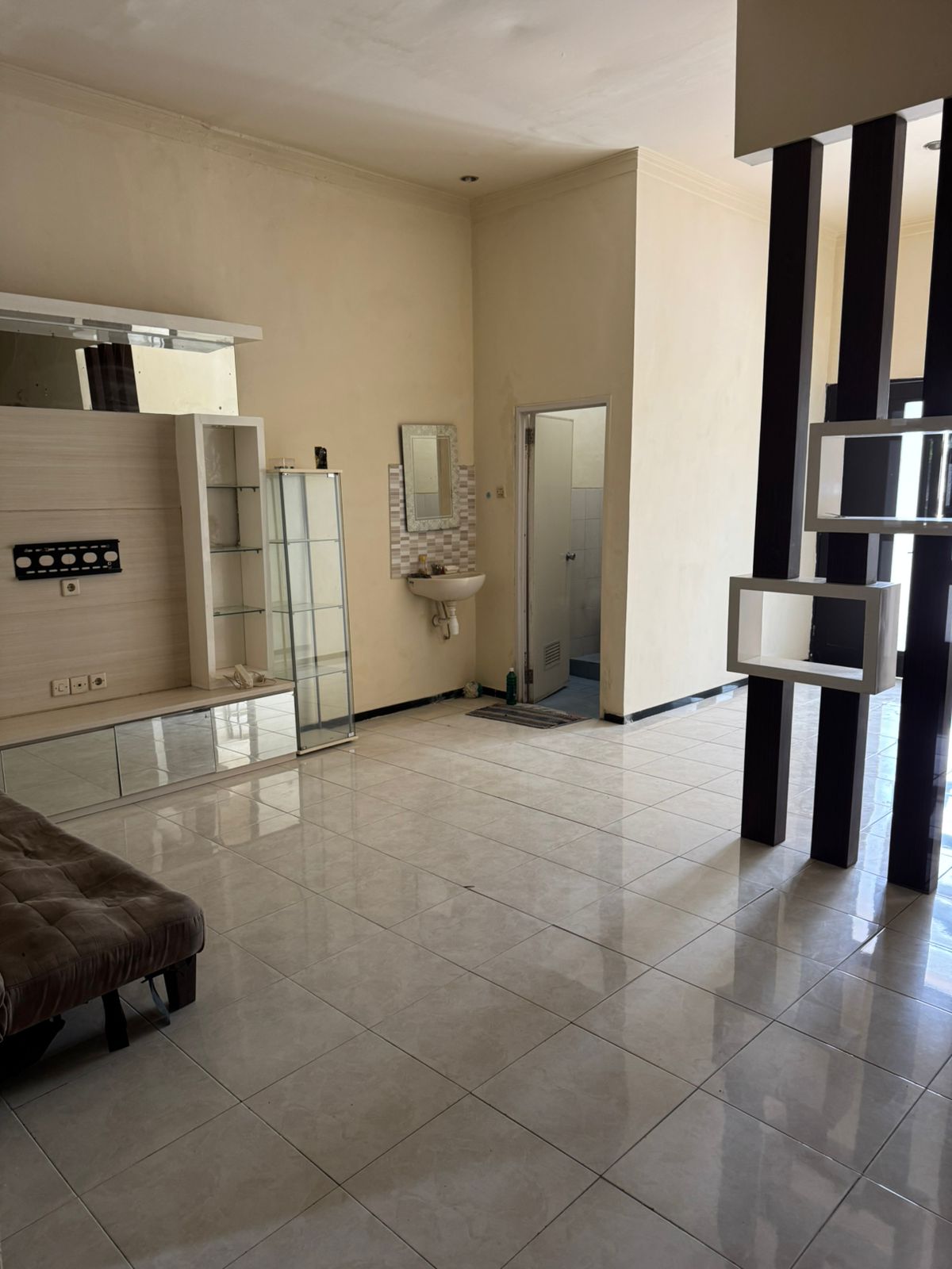 Disewakan Rumah Renovasi Siap Huni di Pakal Residence Surabaya Barat - Thumbnail 8