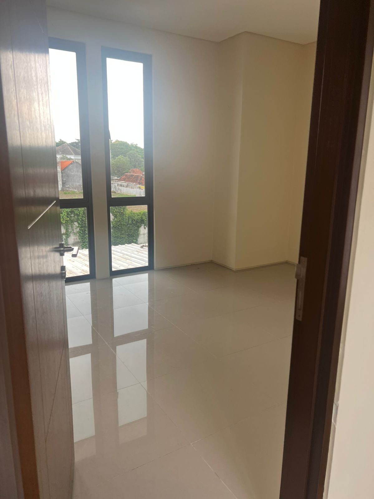 Disewakan Rumah 2 Lantai Baru di Taman Puspa Raya Cluster Chestnut Citraland Surabaya Barat - Thumbnail 2