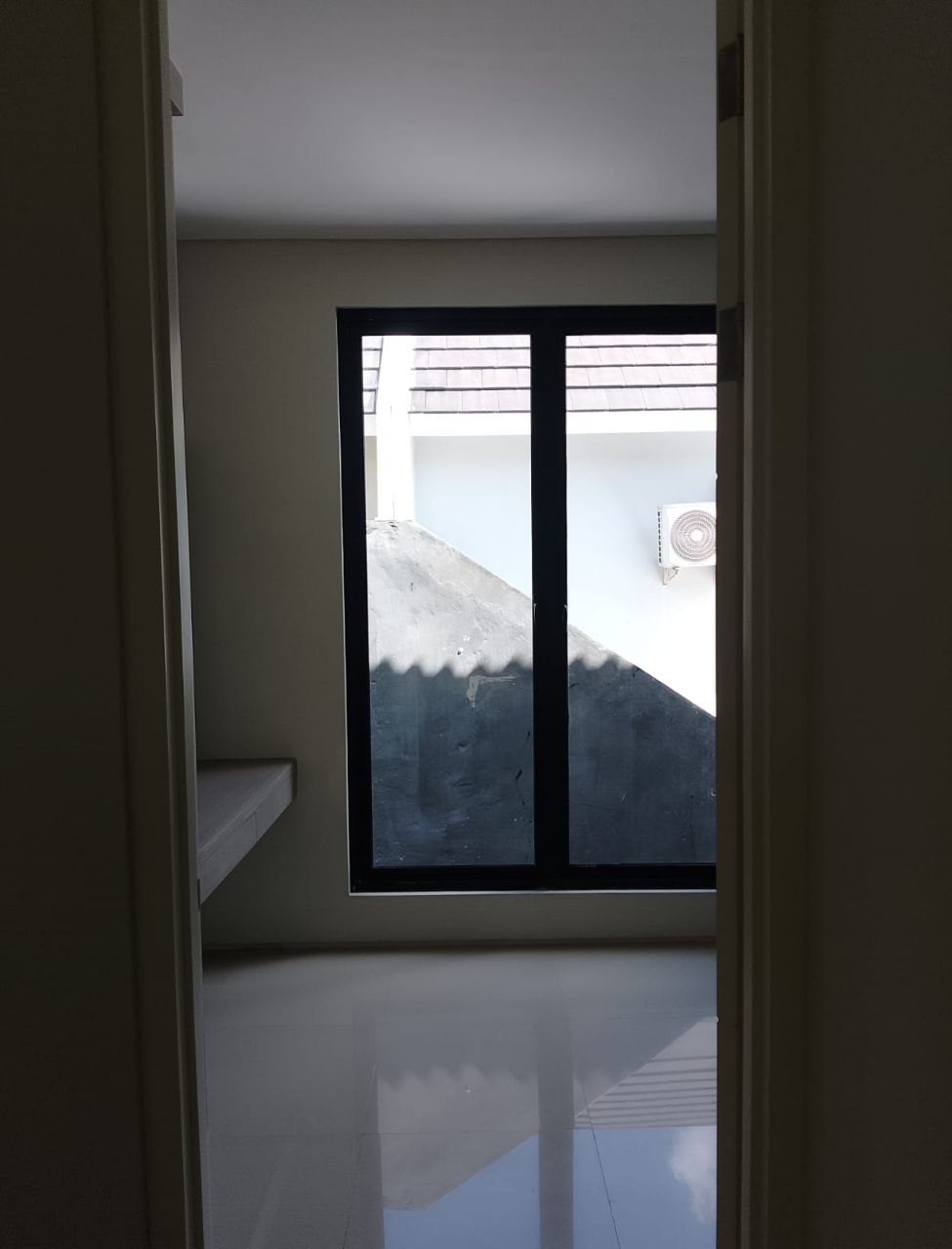 Dijual Rumah Full Furnish Siap Huni di Citraland Northwest Surabaya Barat - Thumbnail 3