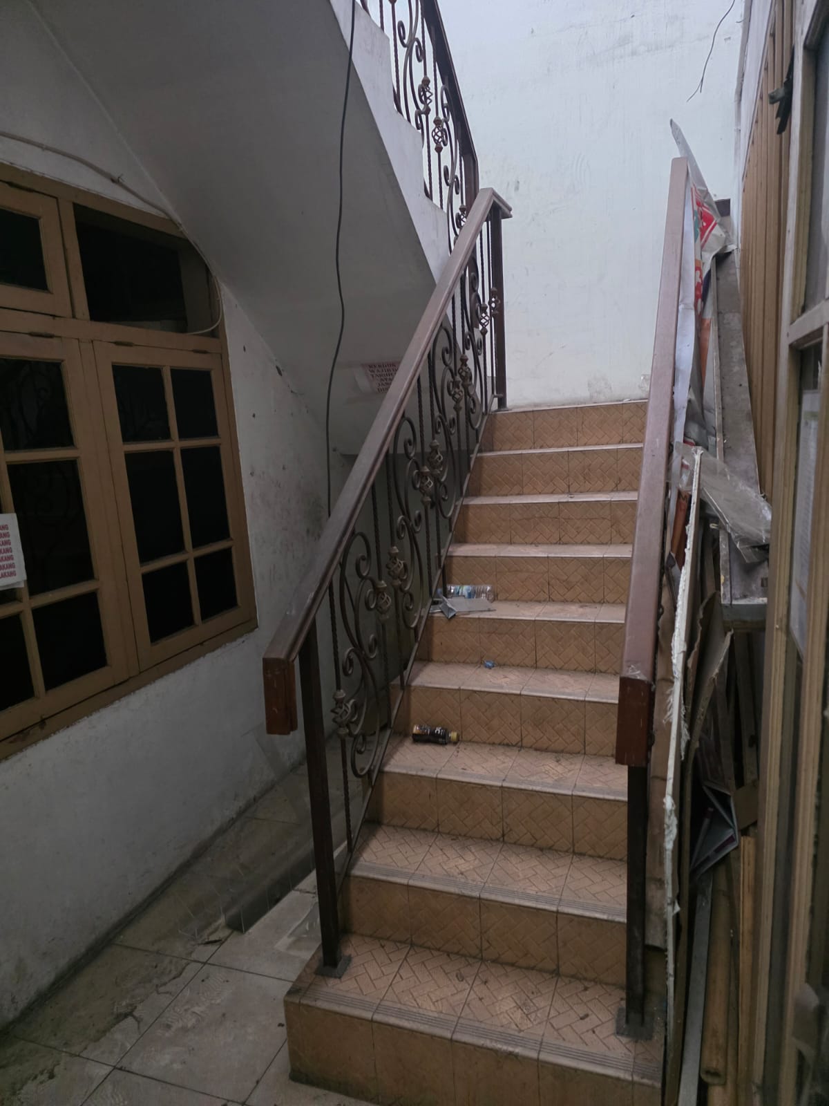 Jual Ruko 1,5 Lantai Raya Menganti Lokasi Strategis Wiyung Surabaya Barat - Thumbnail 2