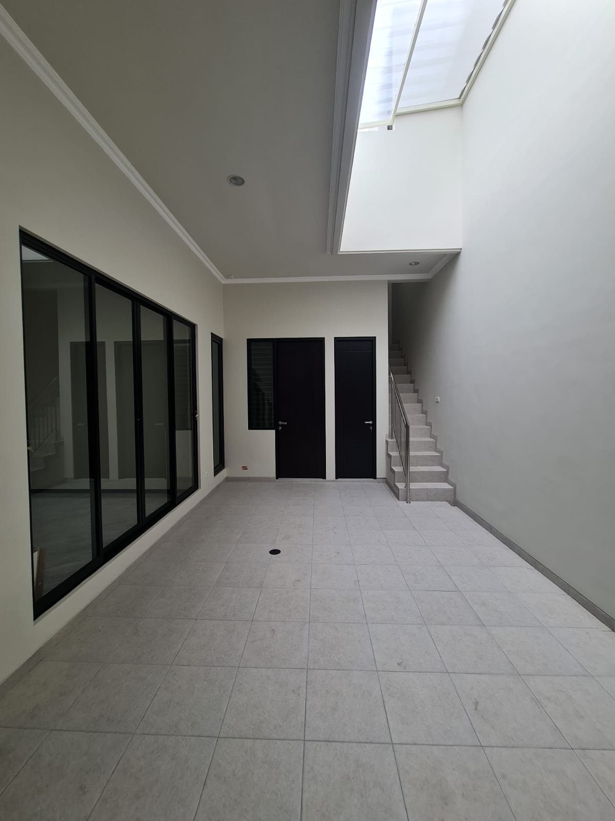 Disewakan Rumah Mewah Baru Darmo Permai Timur Surabaya Barat - Thumbnail 8