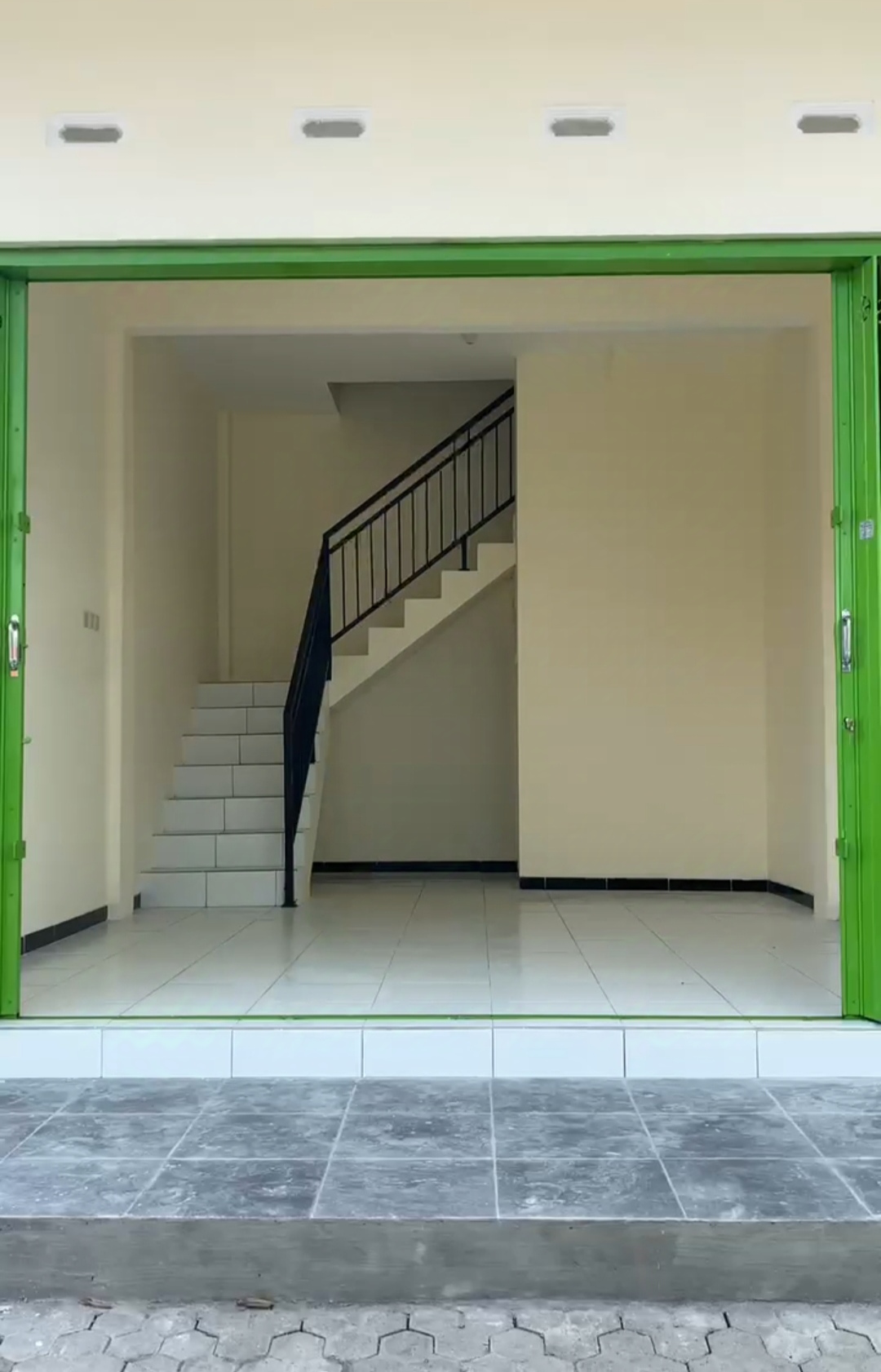 Dijual Ruko Baru Murah dan Strategis di Emerald Juanda Sidoarjo - Thumbnail 2