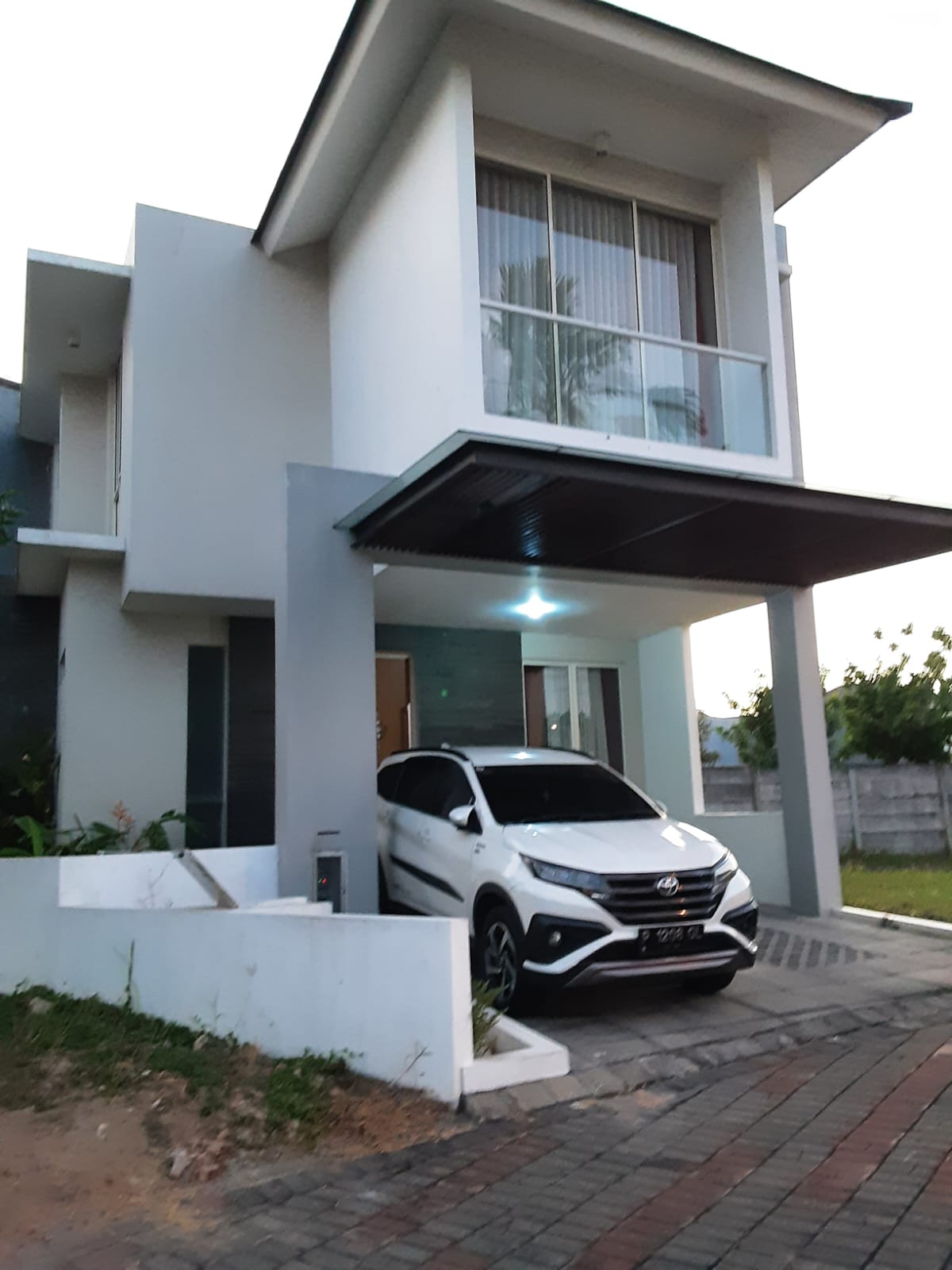 Dijual/Disewakan Rumah Mewah 2 Lantai Murah dan Lokasi Premium di Royal Residence Surabaya Barat - Thumbnail 5