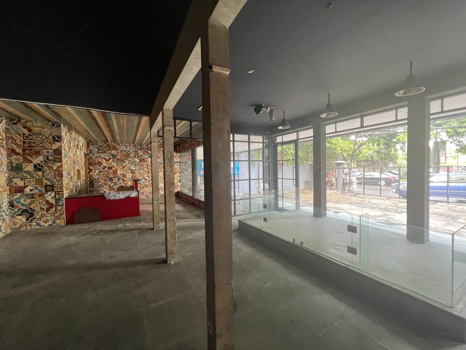 Dijual Gedung Eks Showroom dengan Lebar Muka Besar dan Strategis di Jalan Diponegoro Surabaya Pusat - Thumbnail 5