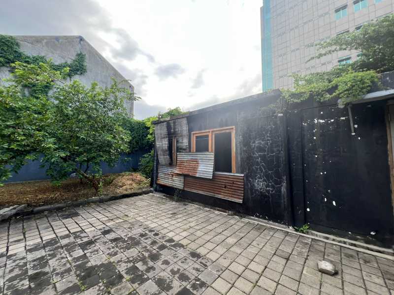 Dijual Gedung Eks Showroom dengan Lebar Muka Besar dan Strategis di Jalan Diponegoro Surabaya Pusat - Thumbnail 8