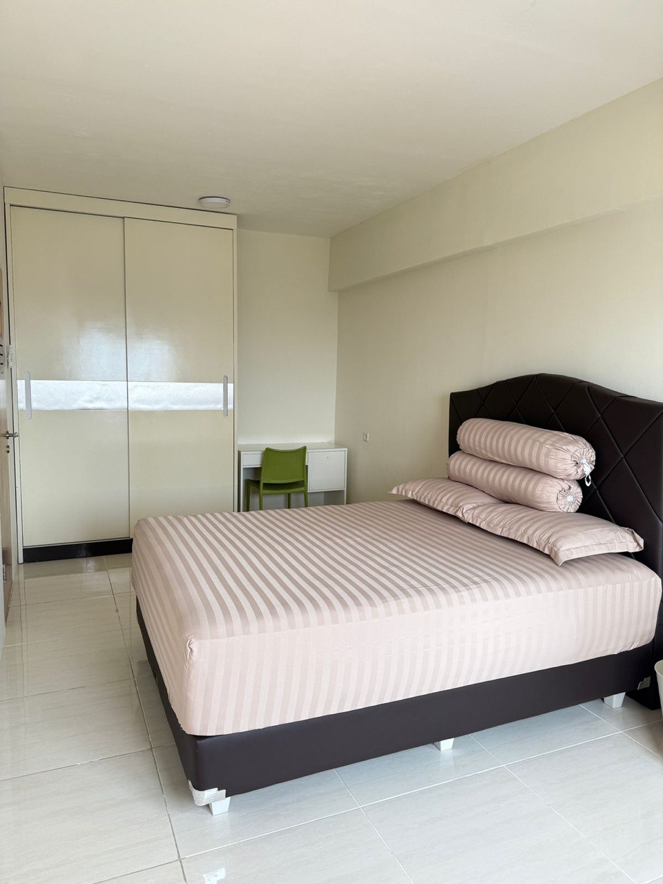 Dijual/Disewakan Apartement Full Furnish dan Lokasi Strategis di Puncak Bukit Golf Surabaya Barat - Thumbnail 4