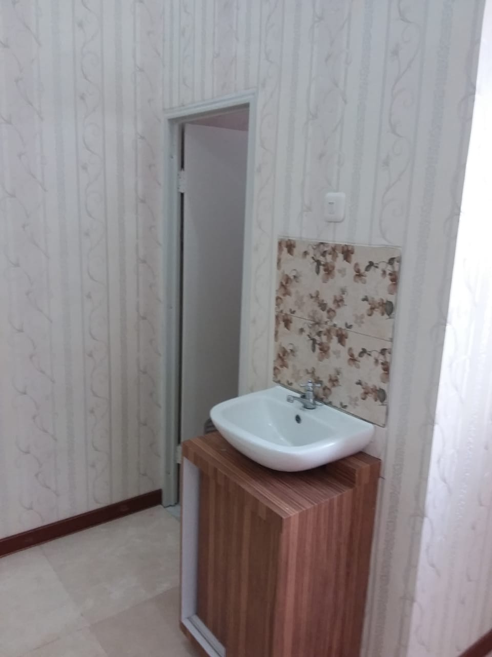 Disewakan Rumah Hook Lokasi Strategis di Jalan Raya Kupang Baru Surabaya Barat - Thumbnail 3