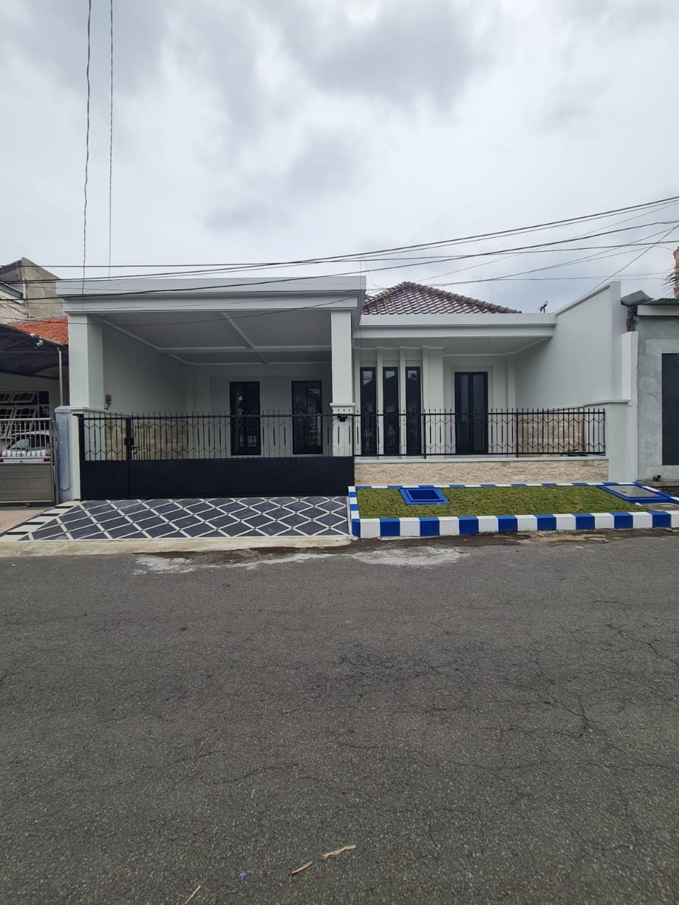 Disewakan Rumah Mewah Baru di Darmo Permai Timur Surabaya Barat - Thumbnail 3
