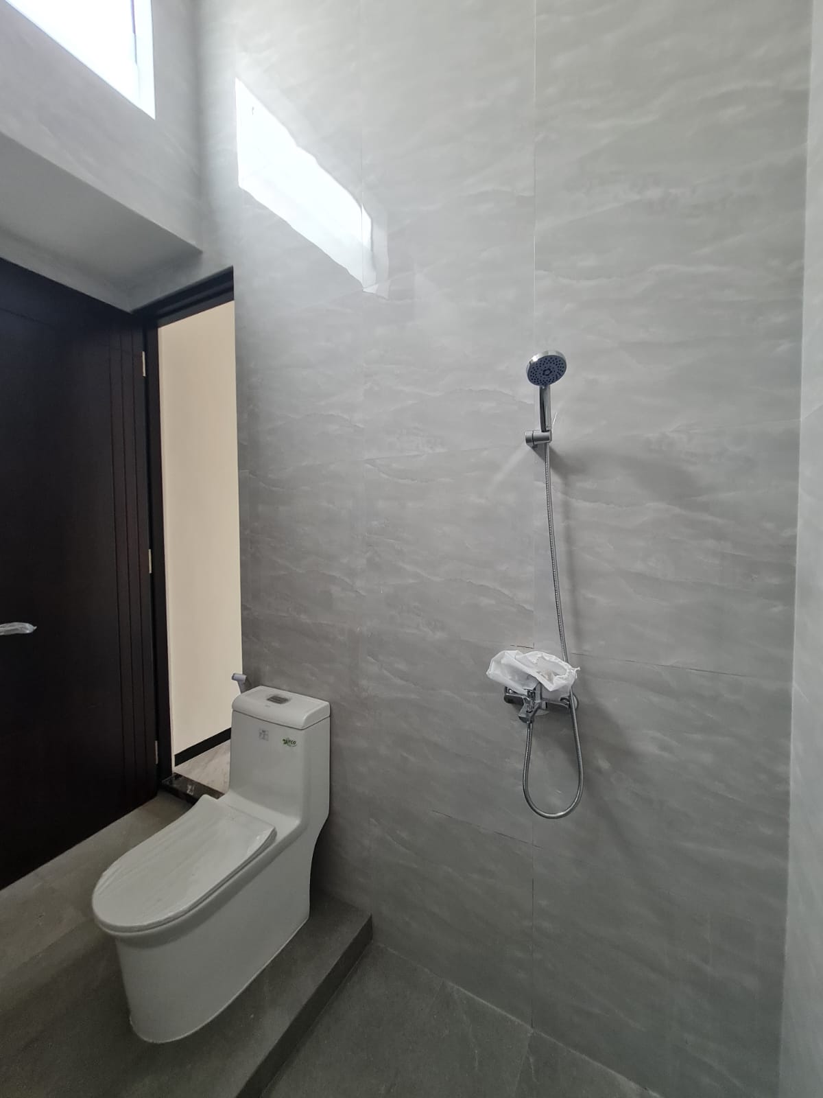 Disewakan Rumah Mewah Baru di Darmo Permai Timur Surabaya Barat - Thumbnail 8