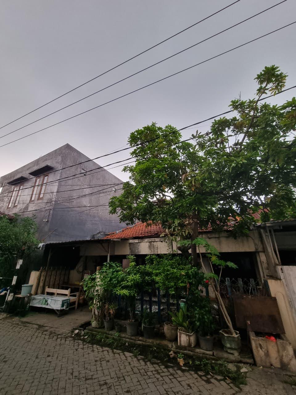 Dijual Rumah Lama Hitung Tanah di Jalan Libra Surabaya Barat - Image 1
