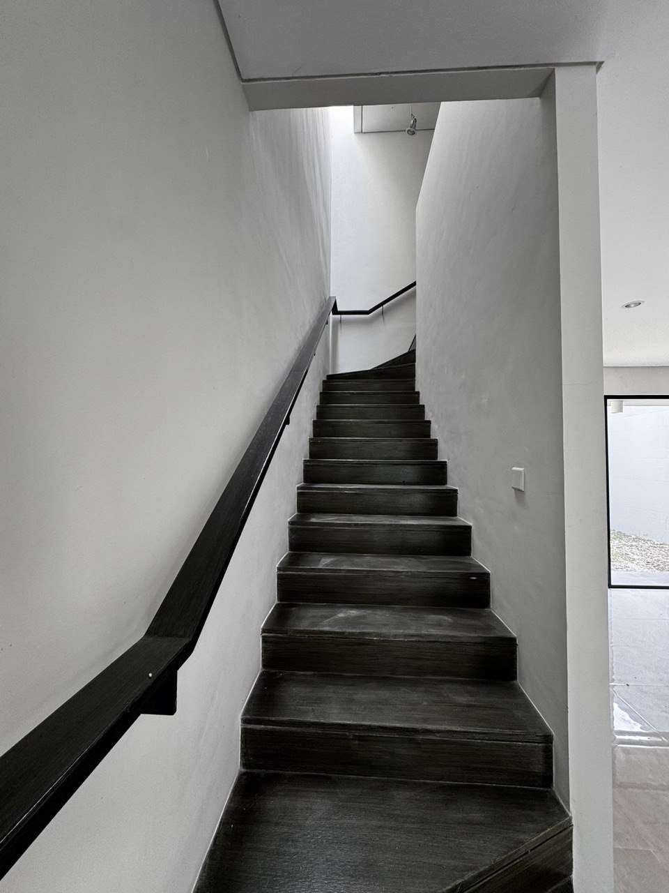 Disewakan Rumah Mewah 2 Lantai Pelican Hill Citraland Utara Surabaya Barat - Thumbnail 3